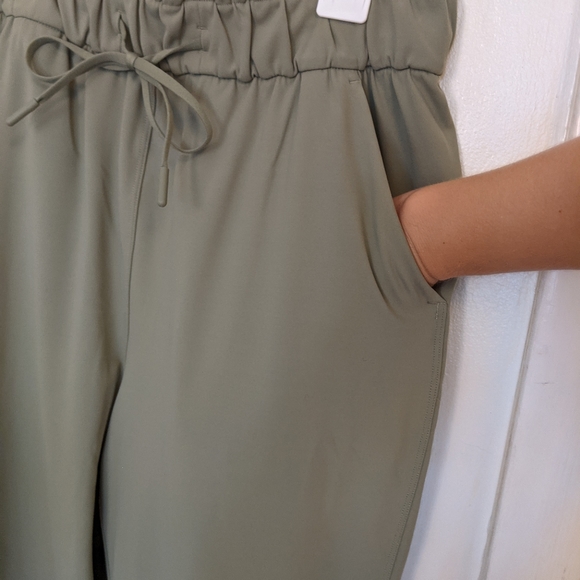 Lululemon Keep Moving 7/8 Drawstring Pants in Rosemary - Picture 5 of 8